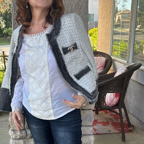 Tory Burch Ivory Embroidered Top Blouse
Size: 8 Tory Burch - Picture 13 of 13